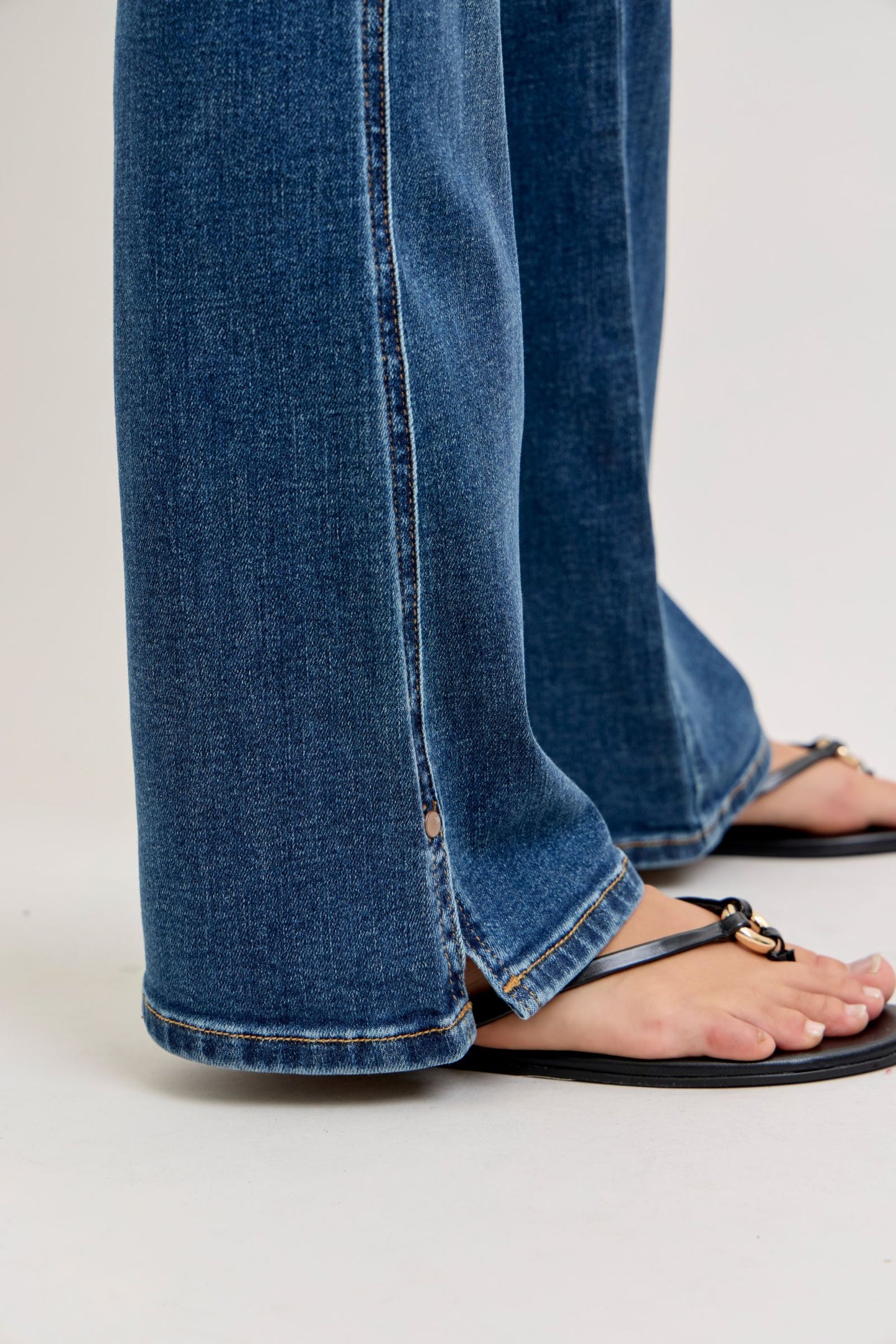 Bootcut Cell Phone Back Pkt & SLIT Judy Blue