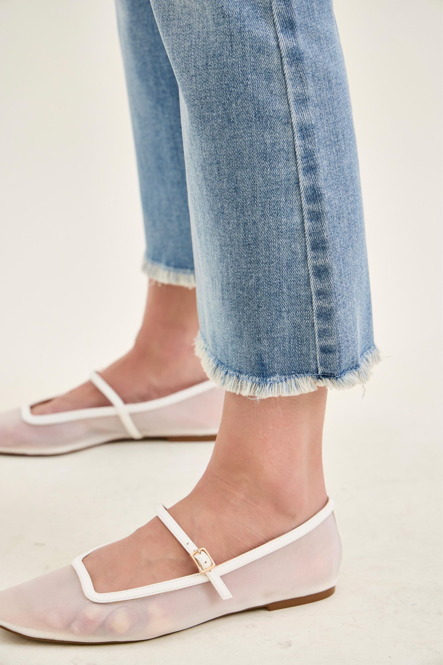 Kick Flare w/ Frayed Hem Judy Blue
