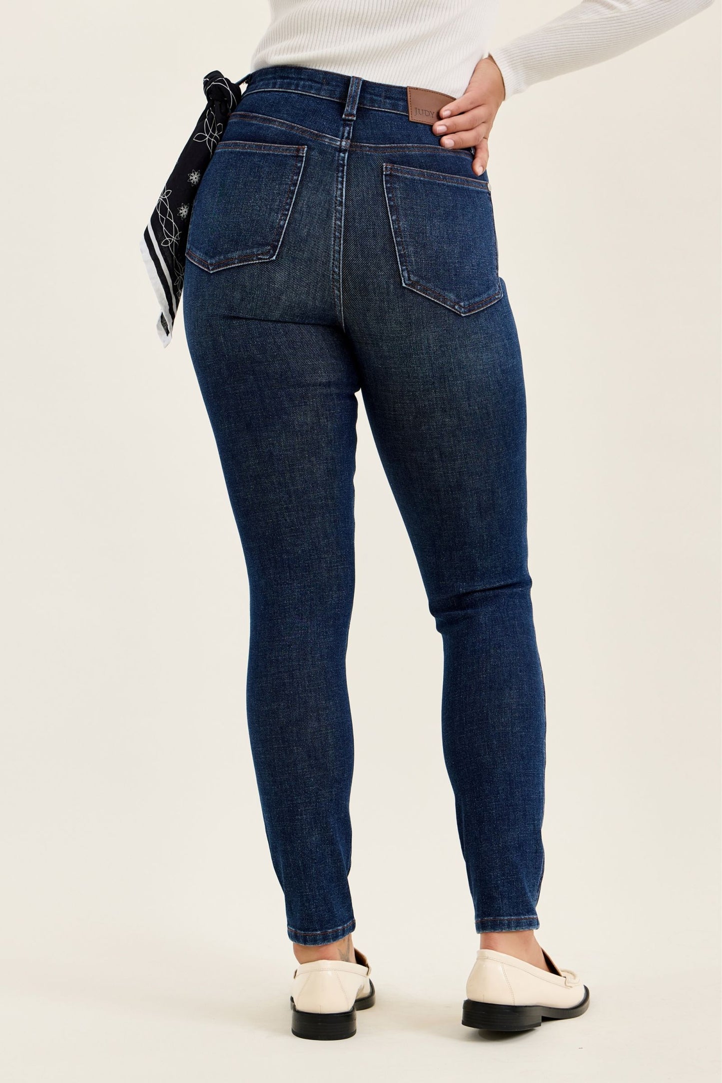 SIENNA Skinny w/ Bandana Loop Judy Blue