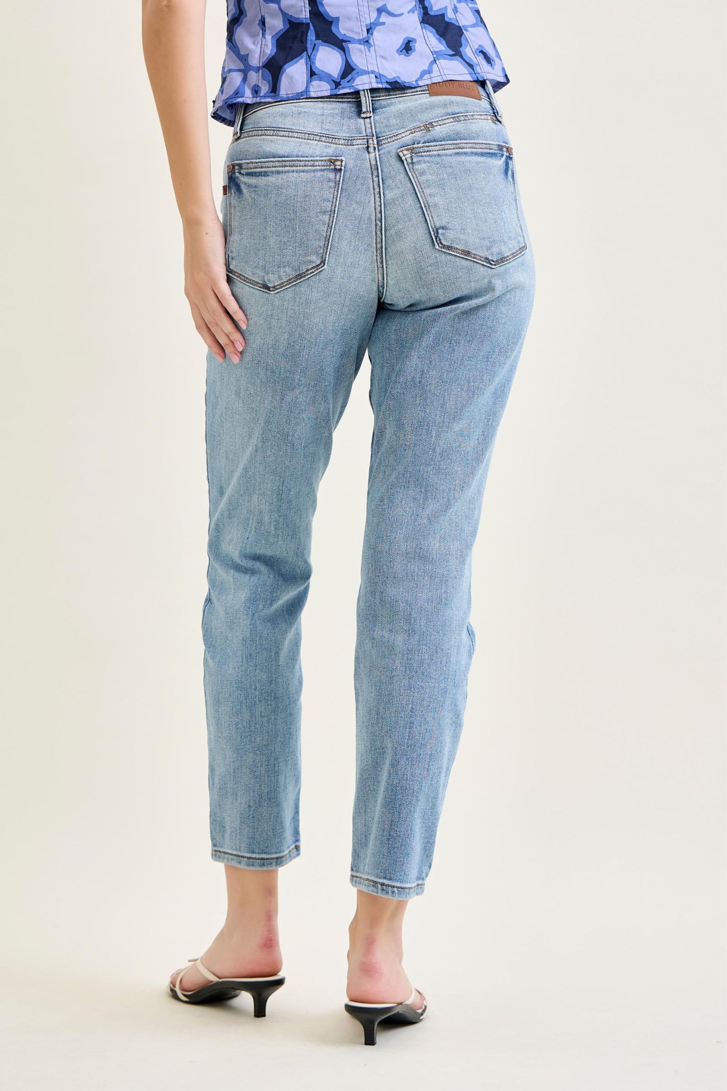 Vintage Wash Slim Fit w/ Cell Phone Pocket Judy Blue