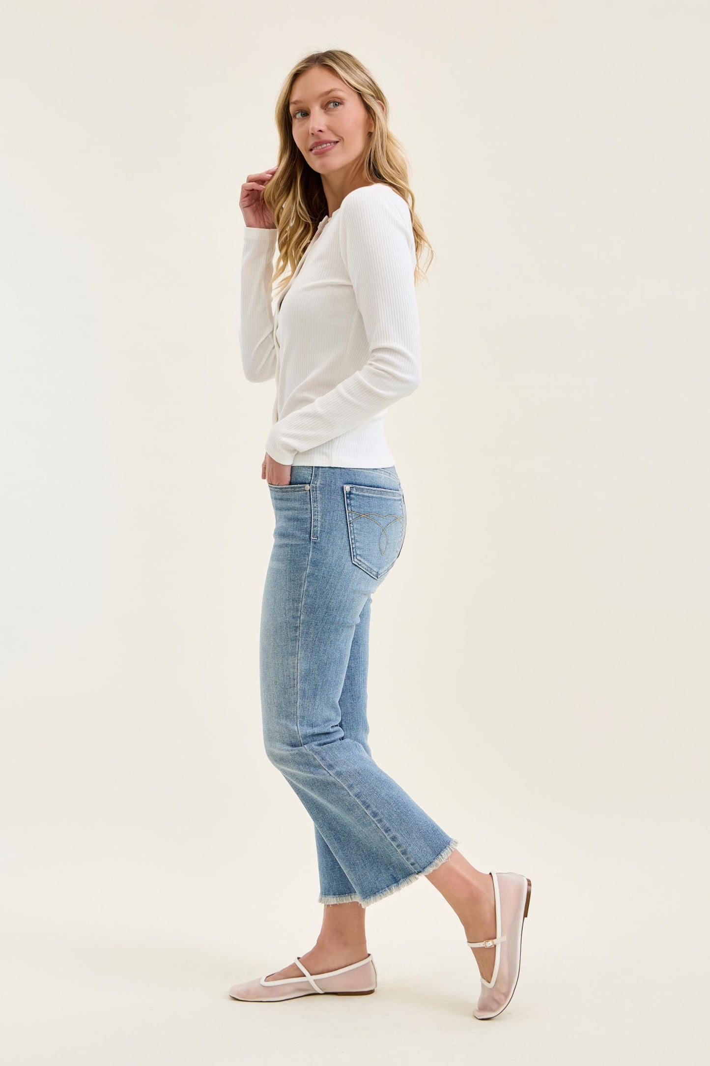 Kick Flare w/ Frayed Hem Judy Blue