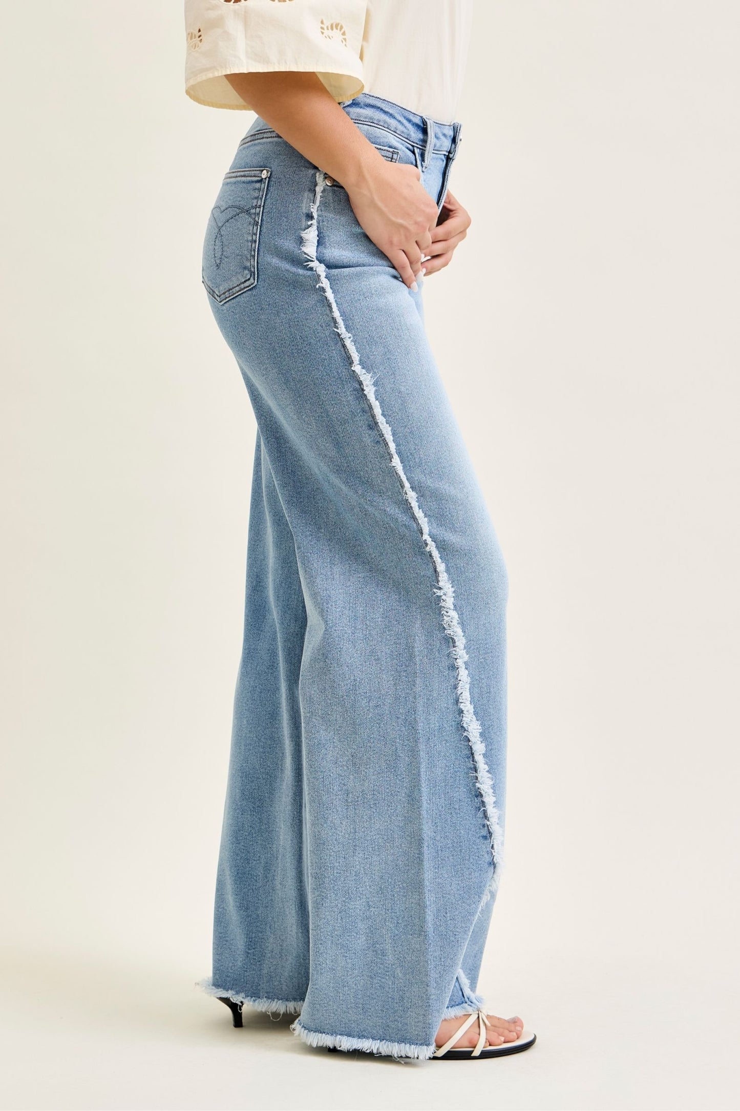 Retro Wide w/ Raw Twisted Outseam Judy Blue