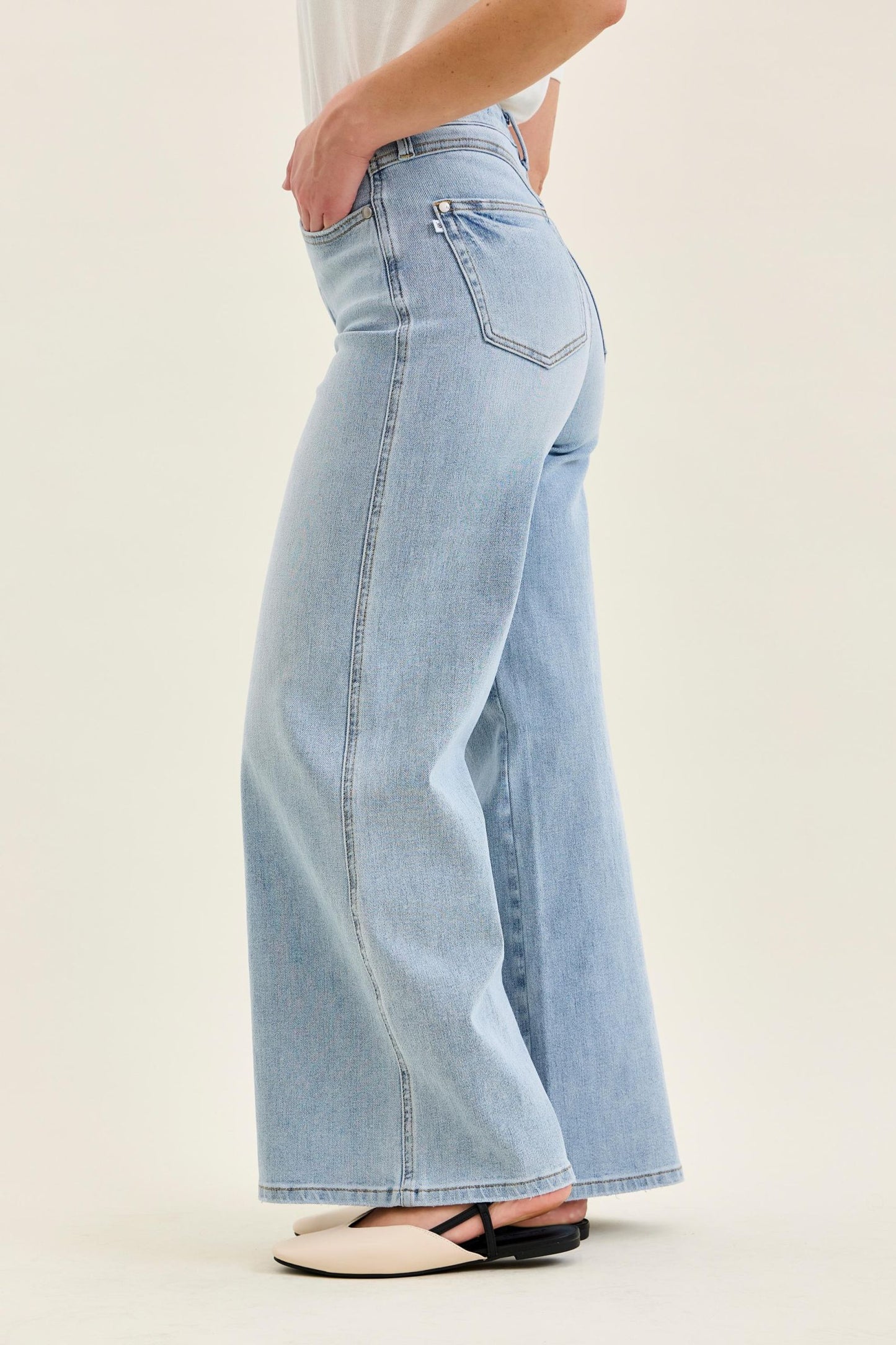 Petite T.C. Retro Wide w/ Curve Coin Pkt Judy Blue