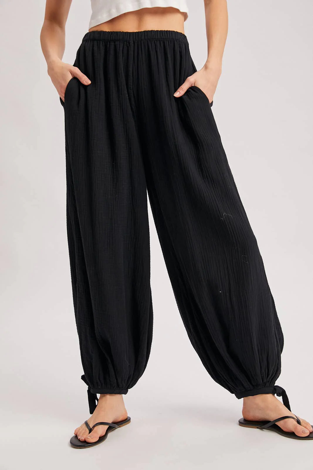 Crinkled Gauze Jogger Pants (Black)