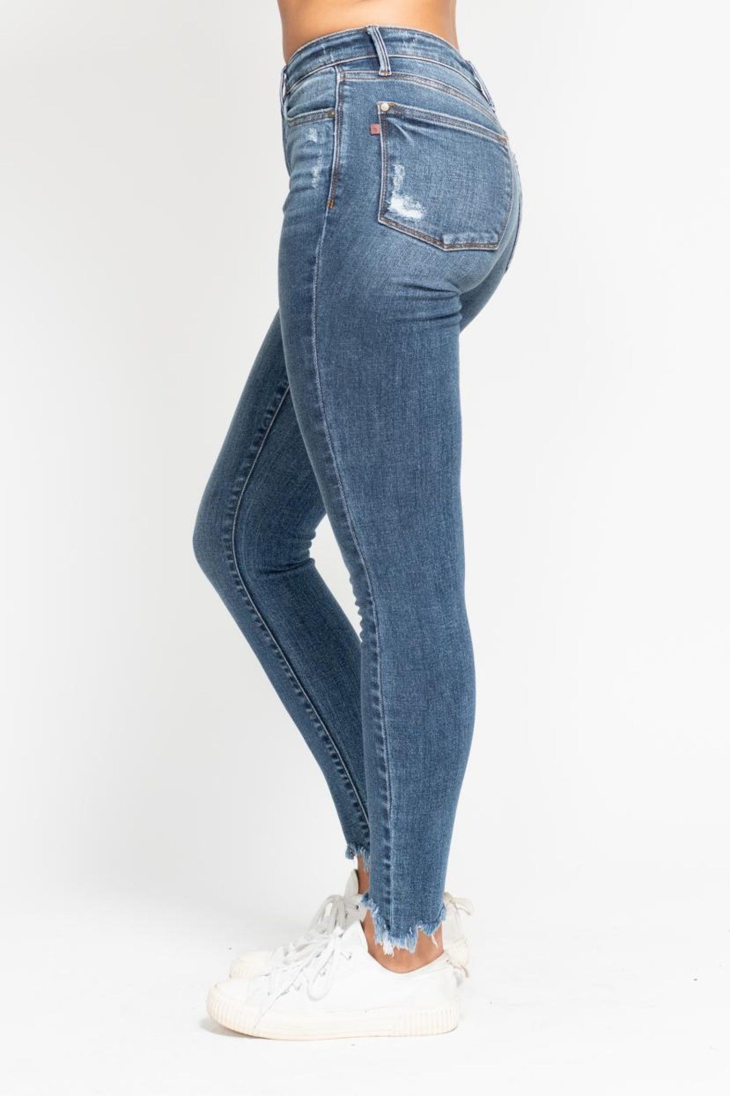 Skinny w/ Destroy & Shark Bite Hem