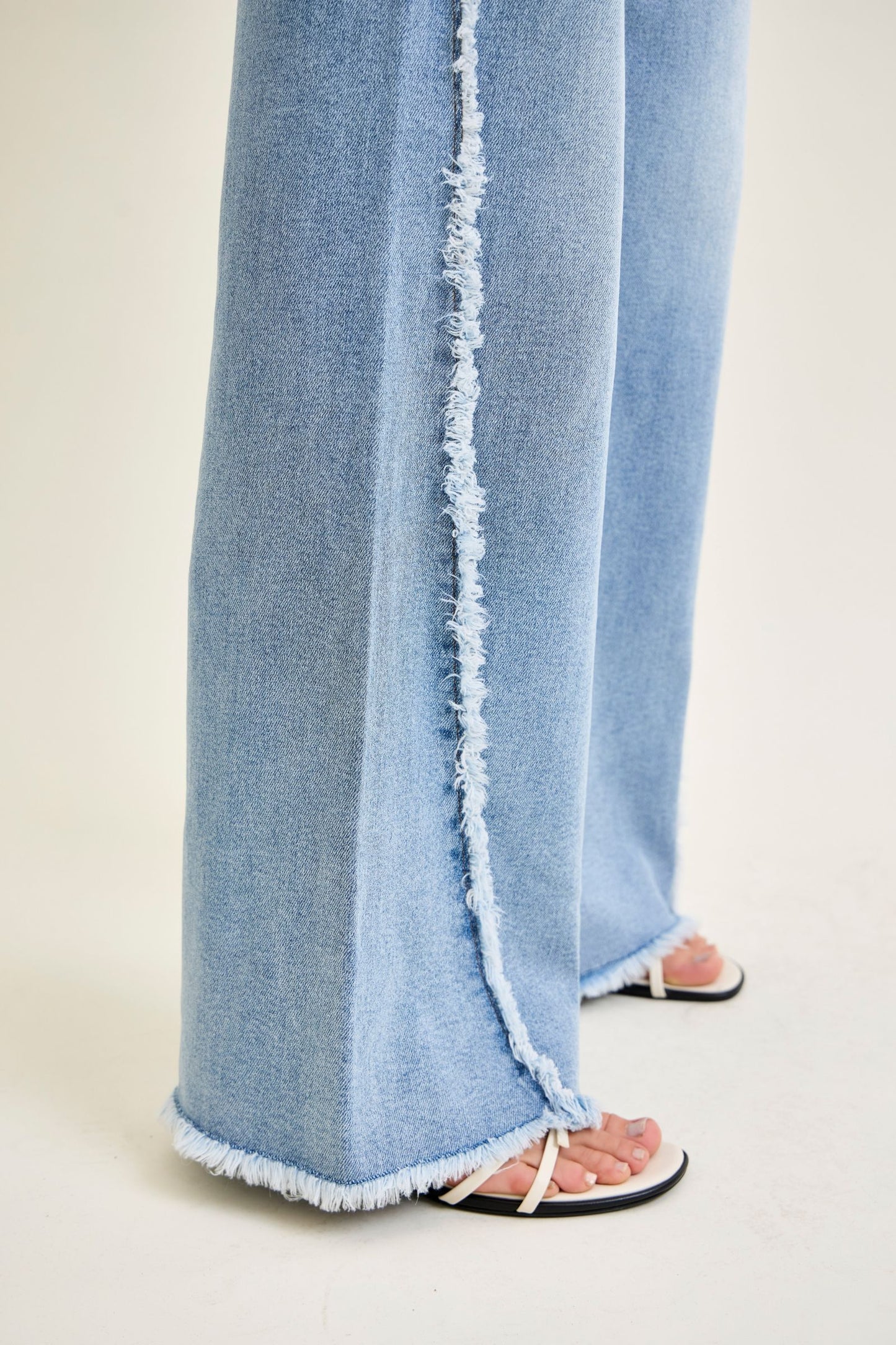 Retro Wide w/ Raw Twisted Outseam Judy Blue