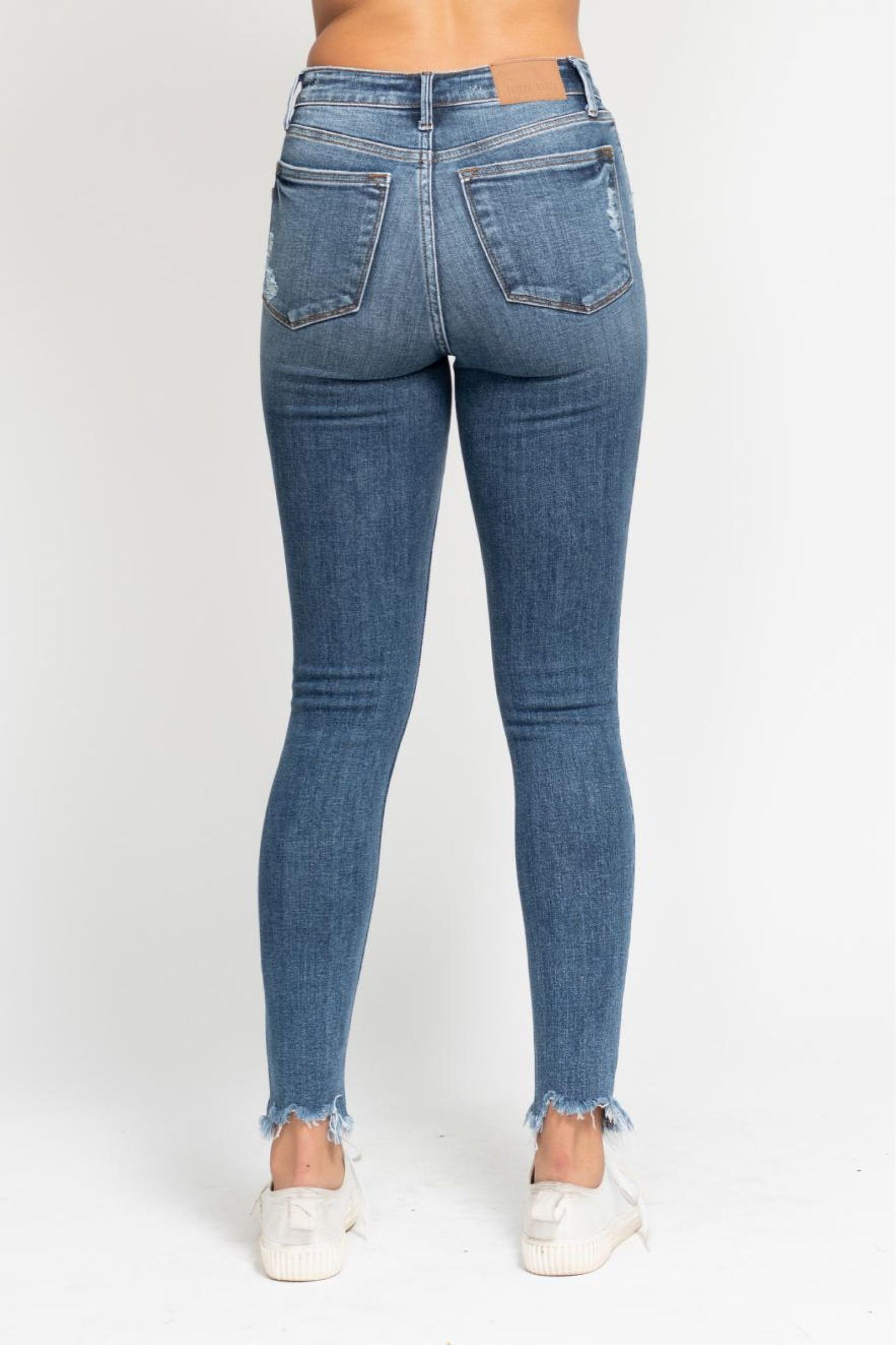 Skinny w/ Destroy & Shark Bite Hem