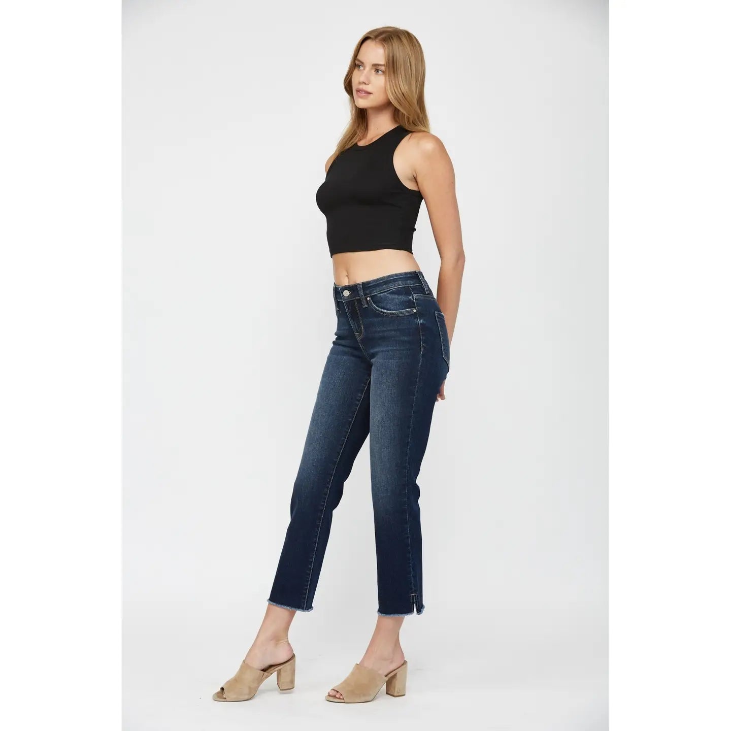 Mica Freestyle Mid Rise Crop