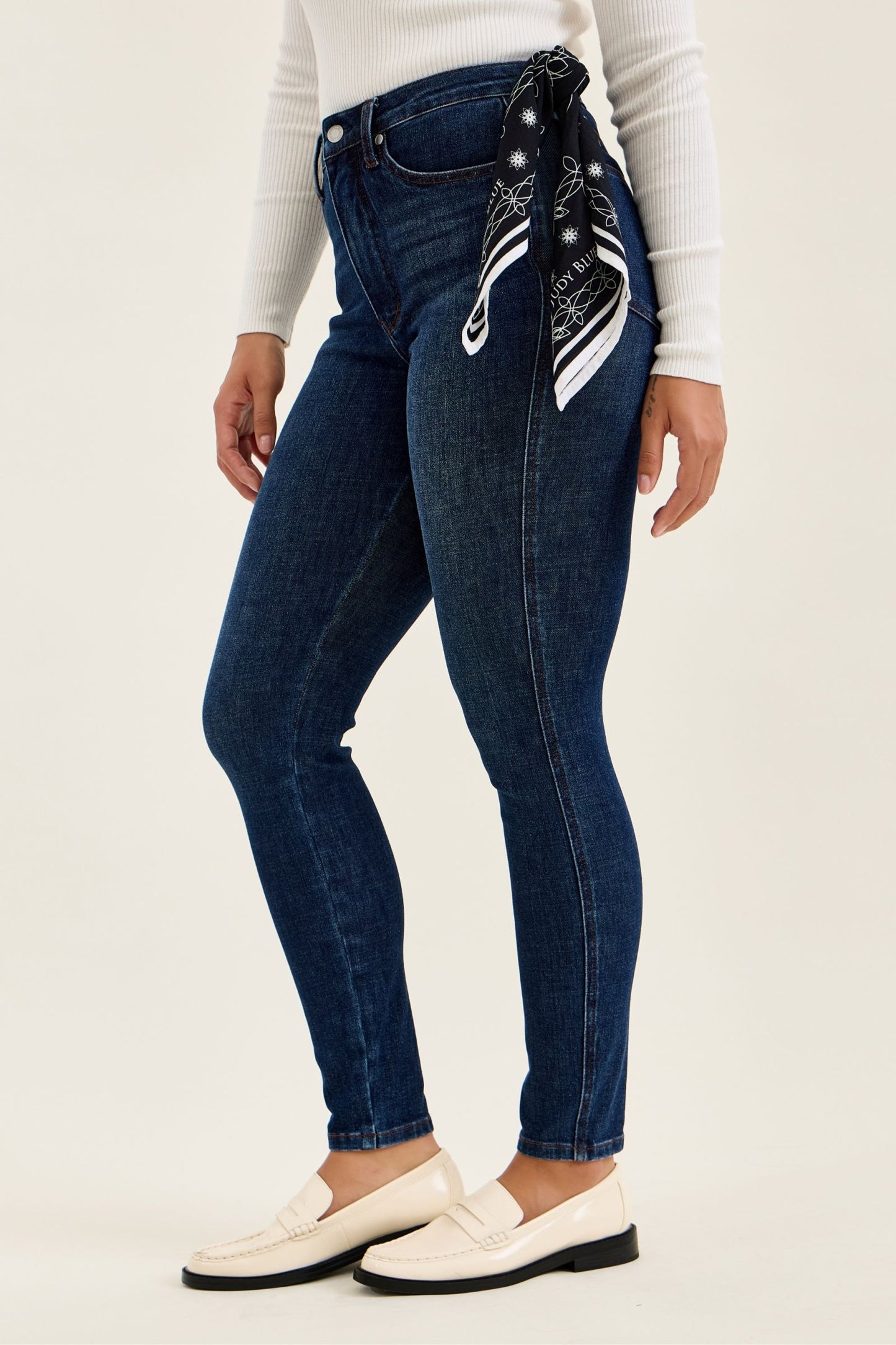 SIENNA Skinny w/ Bandana Loop Judy Blue