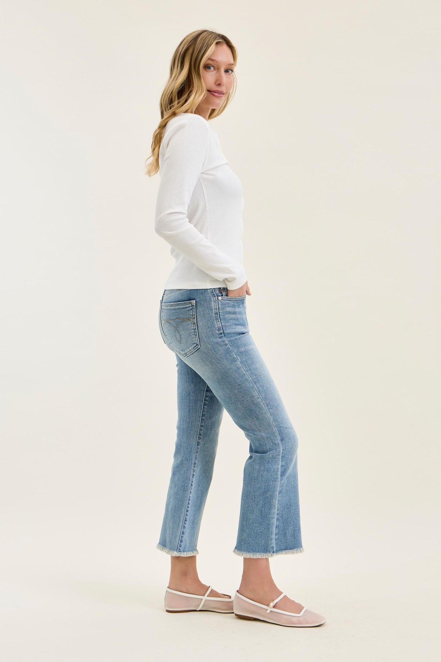 Kick Flare w/ Frayed Hem Judy Blue