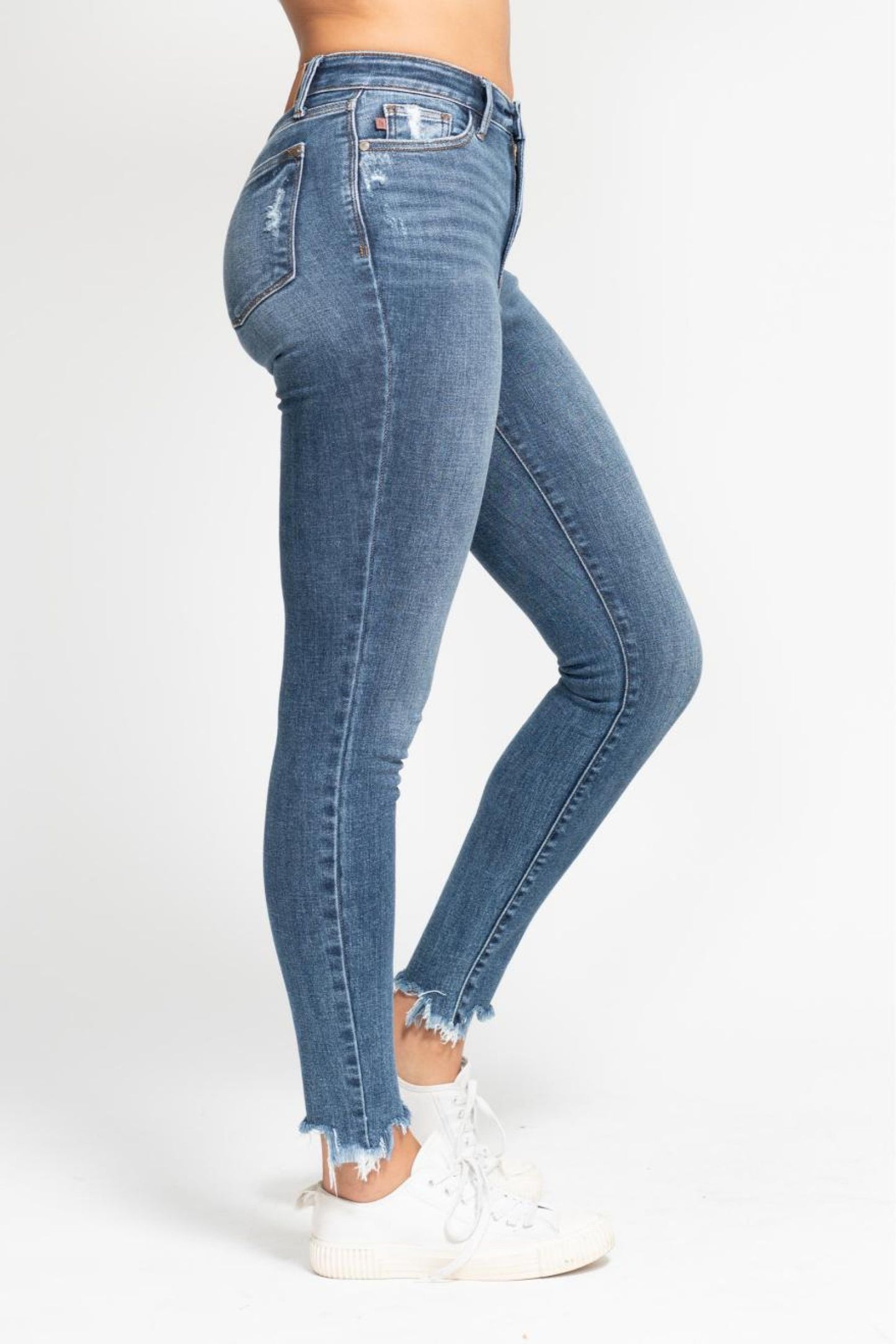 Skinny w/ Destroy & Shark Bite Hem