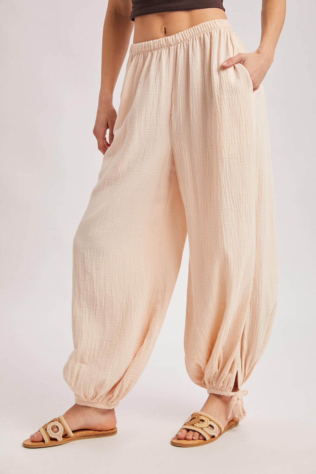 Crinkled Gauze Jogger Pants (Ecru)