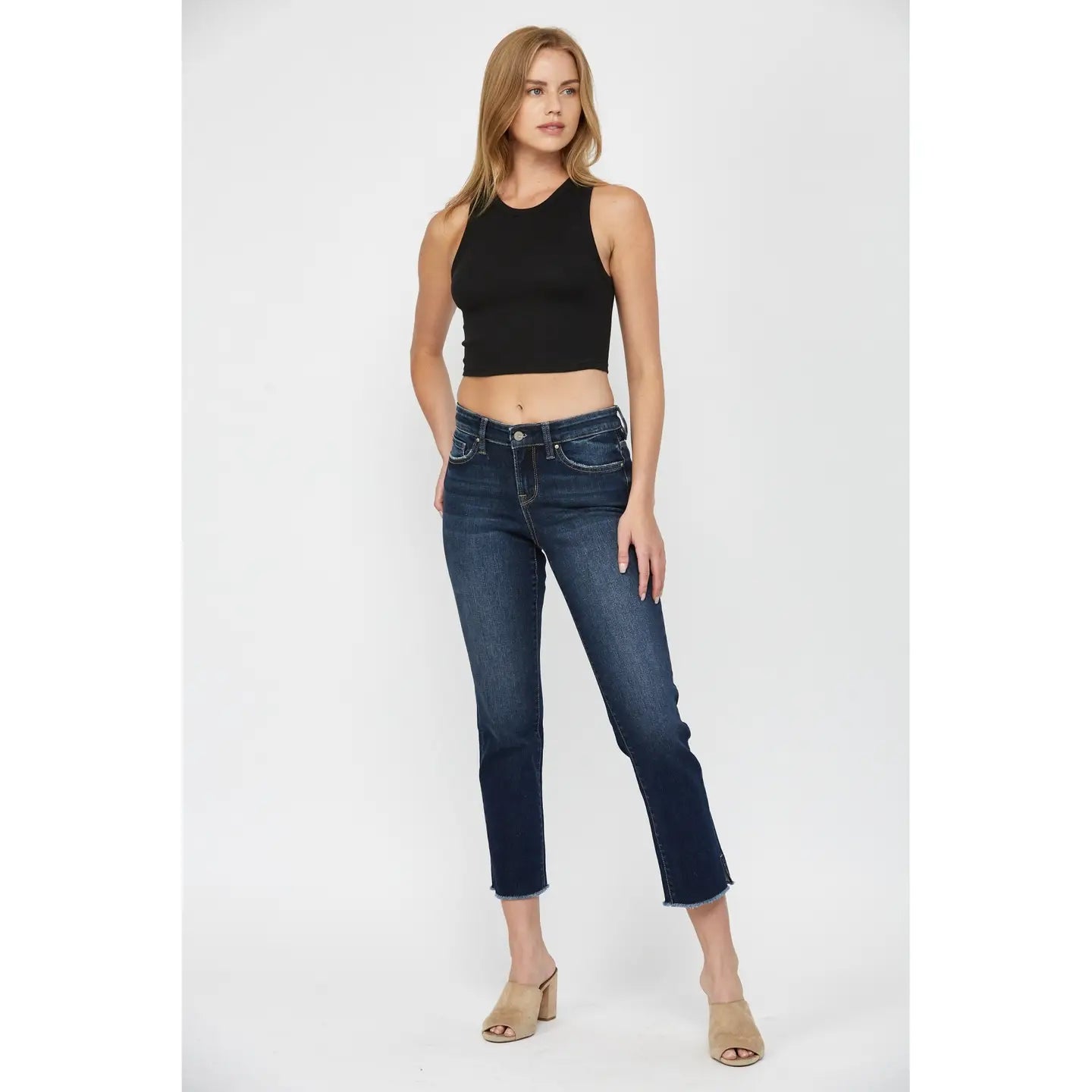 Mica Freestyle Mid Rise Crop