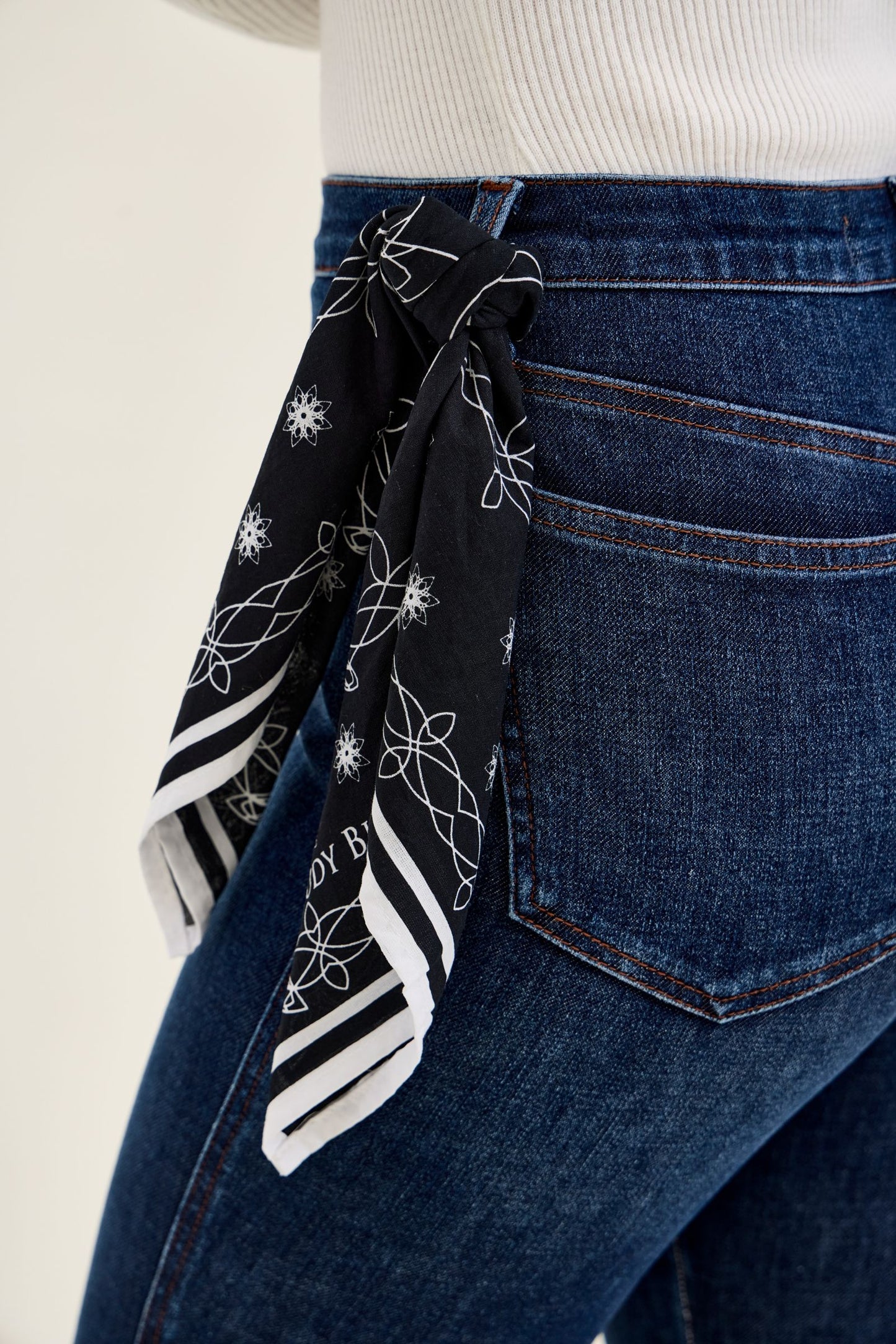 SIENNA Skinny w/ Bandana Loop Judy Blue