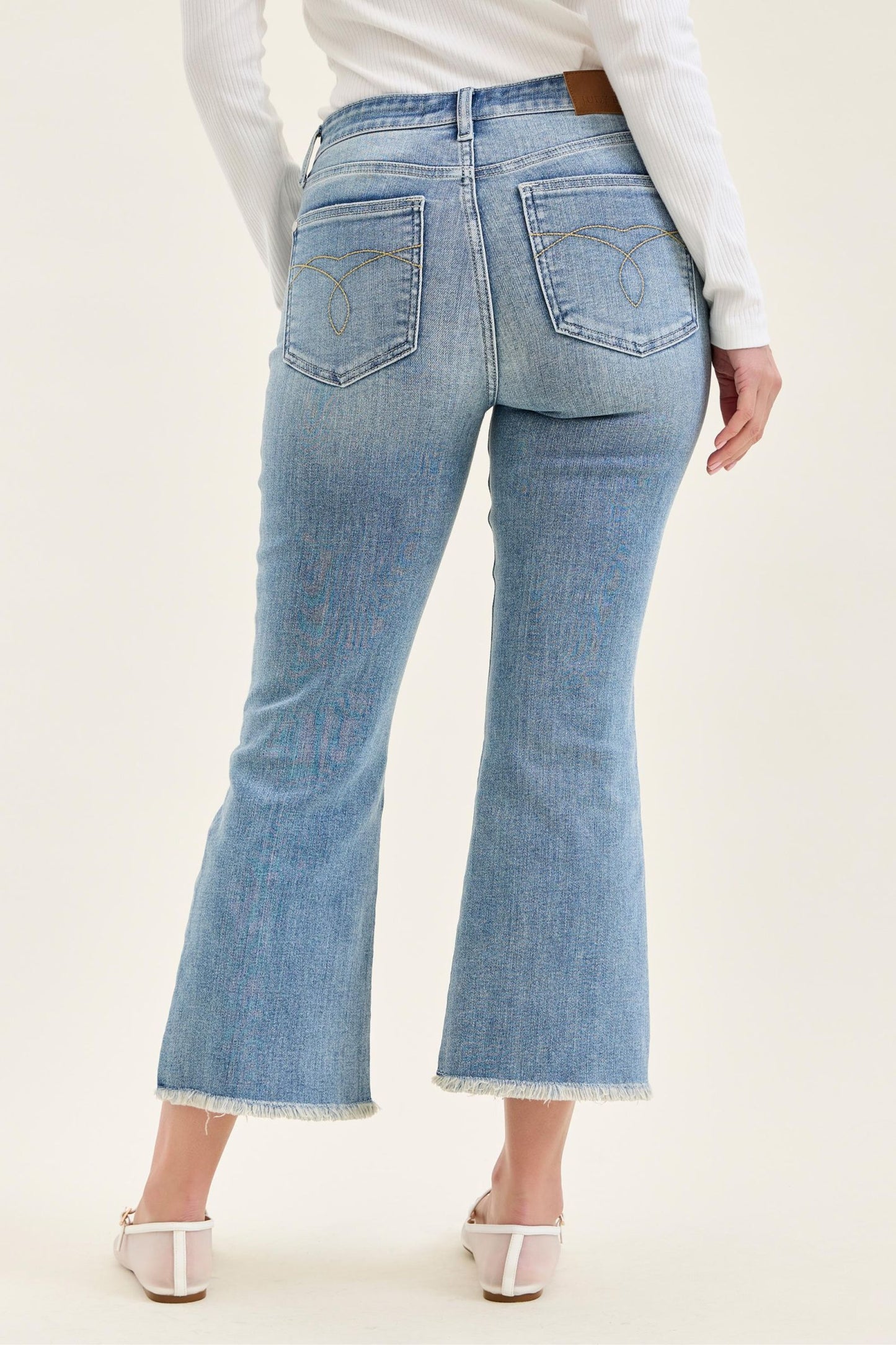 Kick Flare w/ Frayed Hem Judy Blue