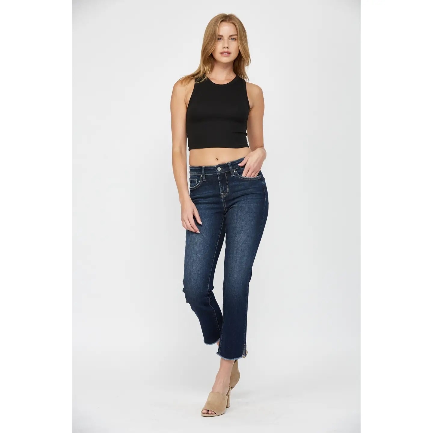 Mica Freestyle Mid Rise Crop