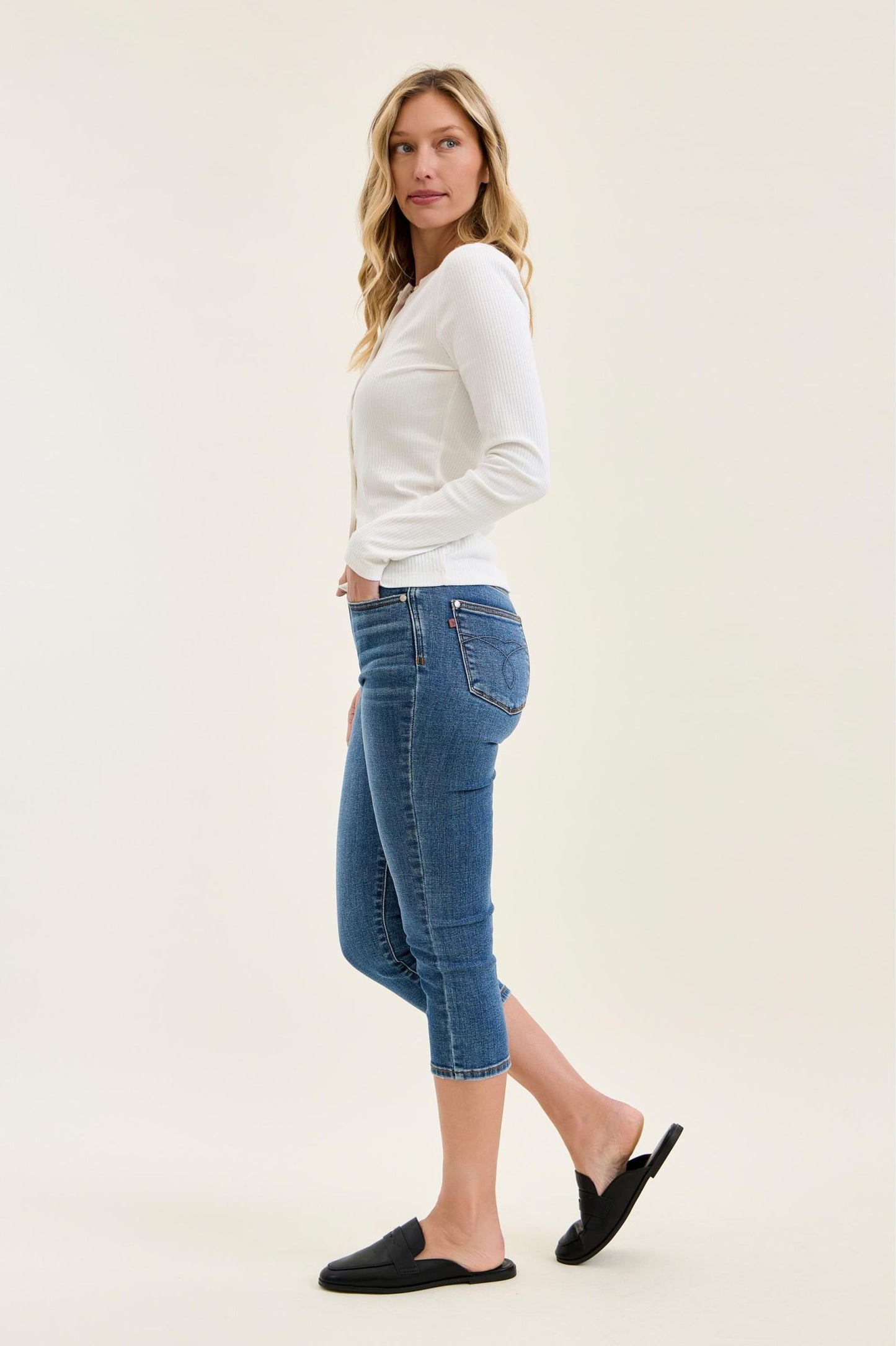 Midrise Capri Judy Blue