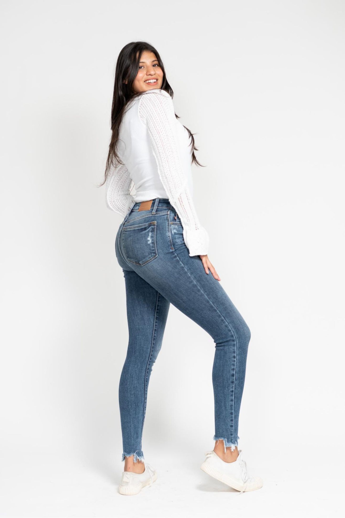 Skinny w/ Destroy & Shark Bite Hem