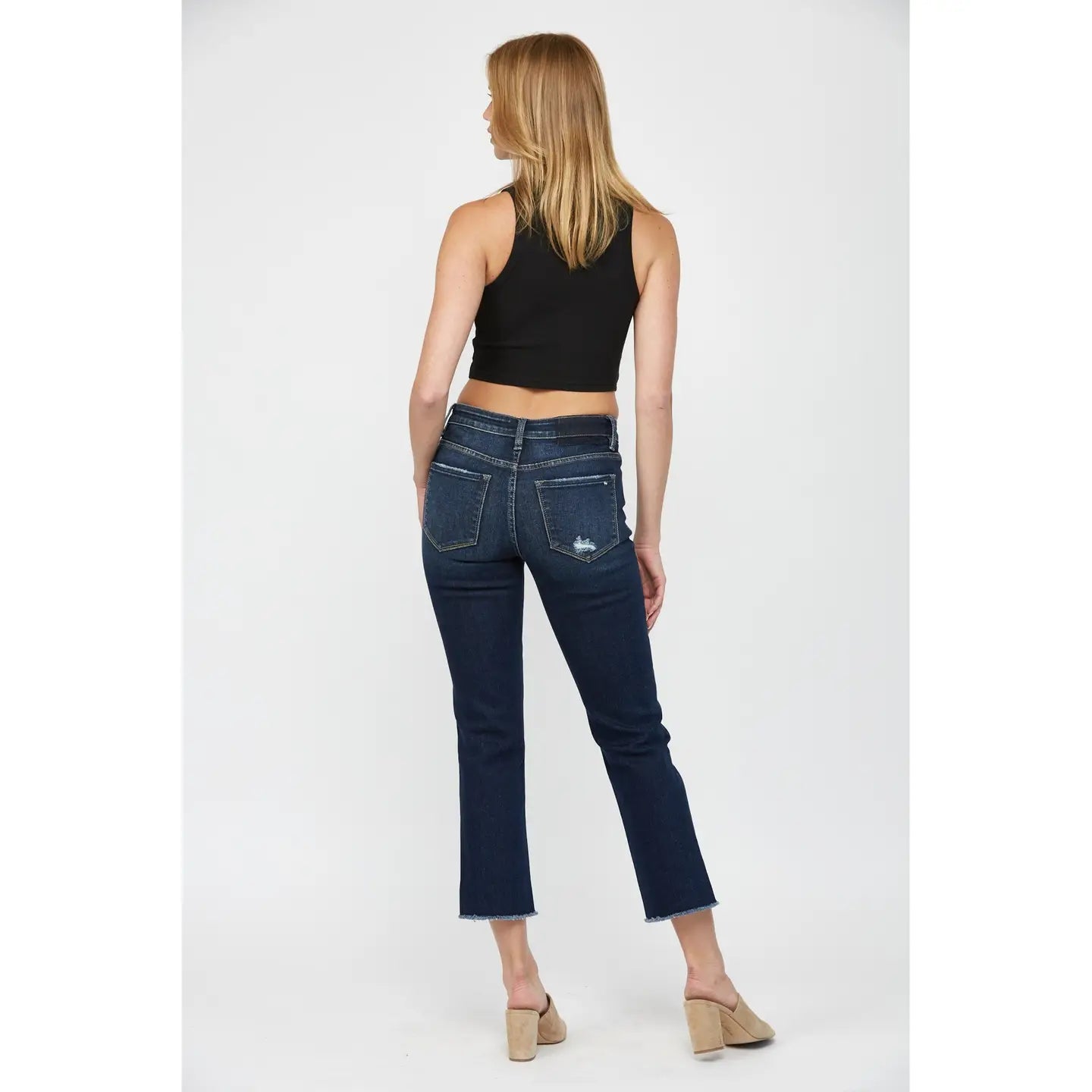 Mica Freestyle Mid Rise Crop