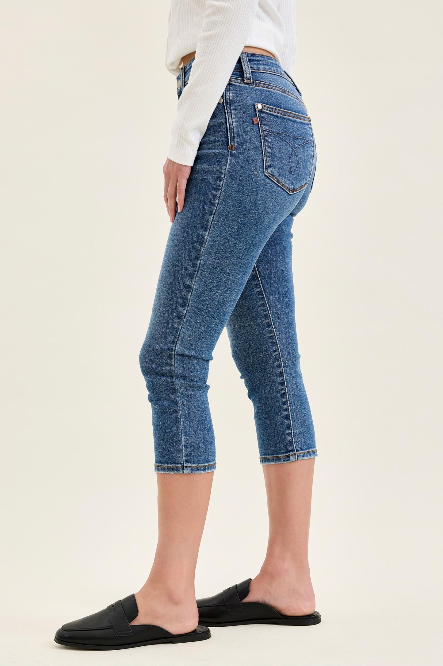 Midrise Capri Judy Blue