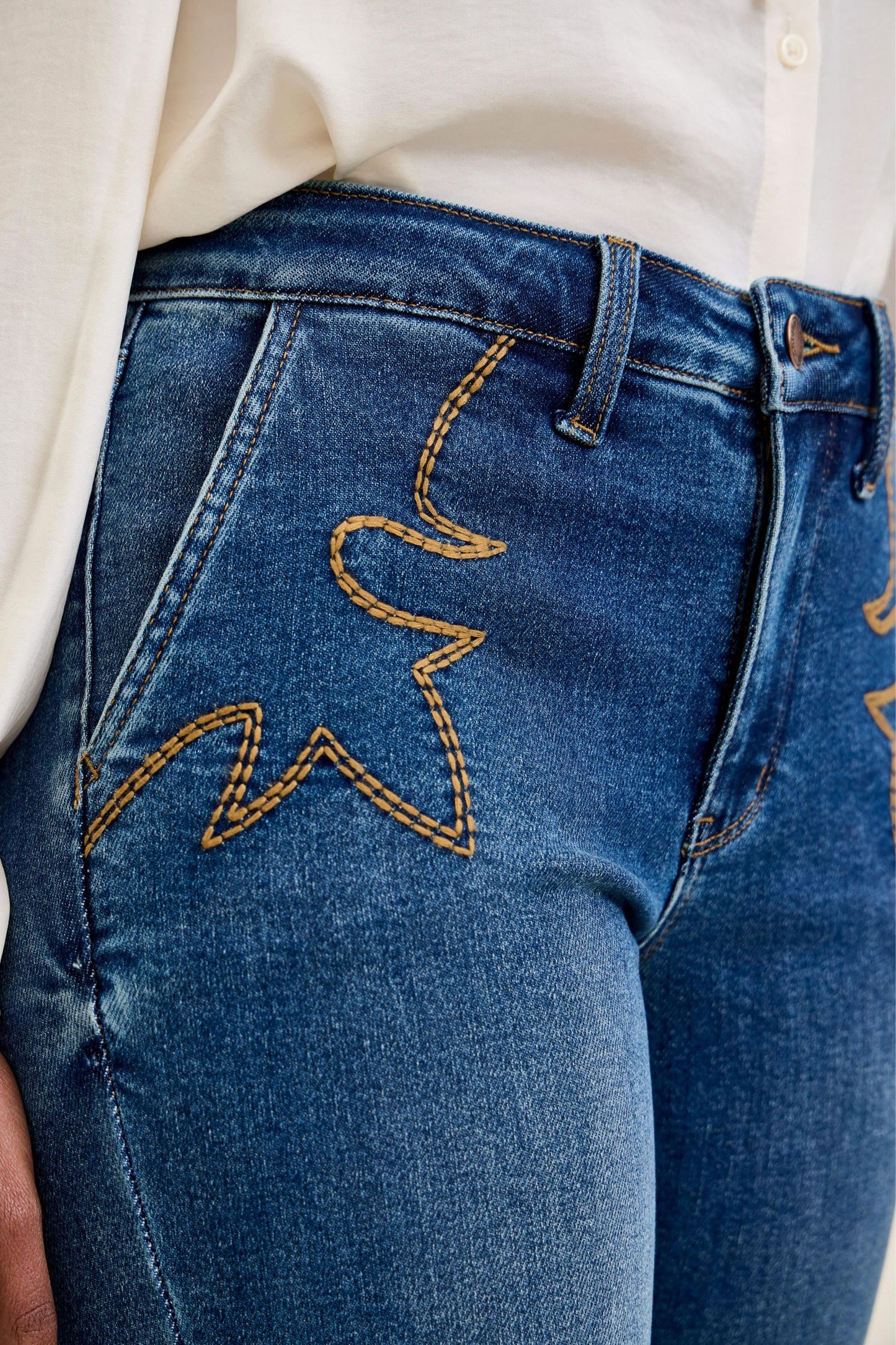 Bootcut w/ Cowboy Boot Stitching Saddle Blue Judy Blue