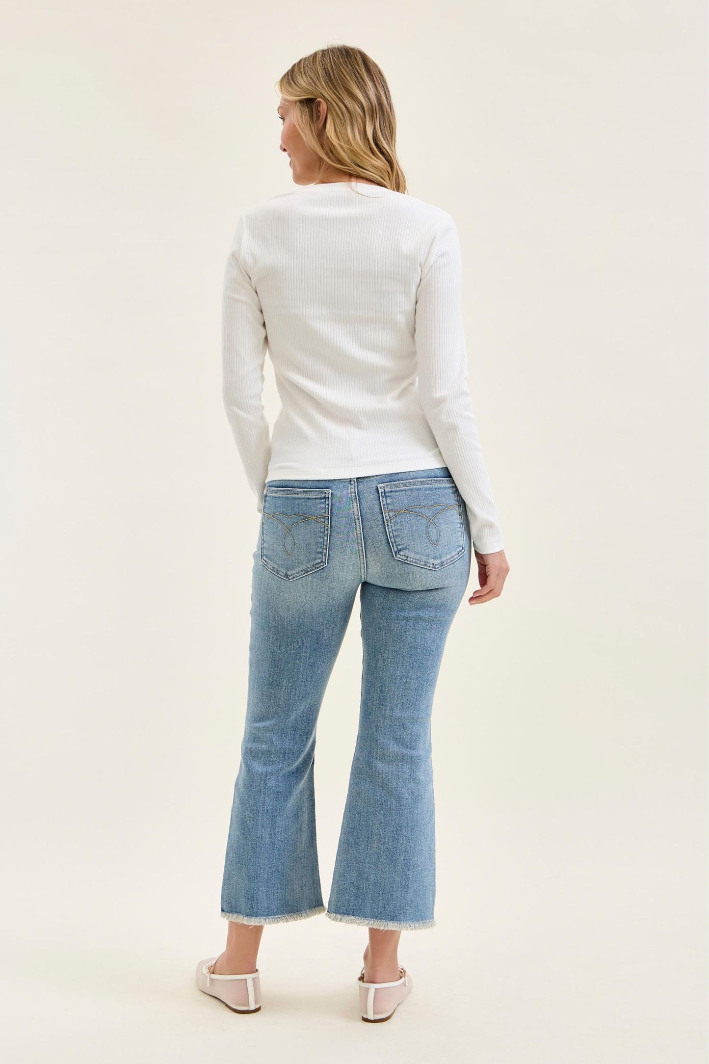 Kick Flare w/ Frayed Hem Judy Blue